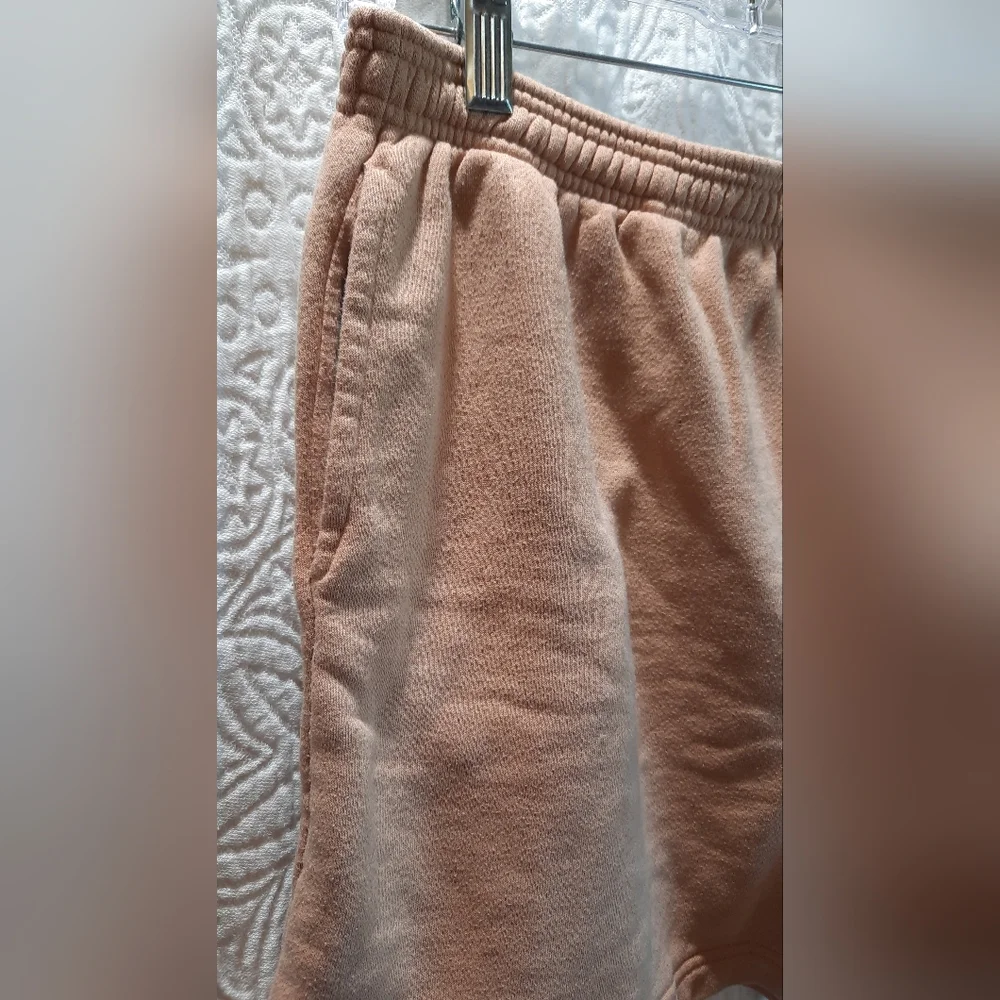Aerie Womans Shorts Medium Tan Athletic Elastic Waistband Relaxed Fit Comfort